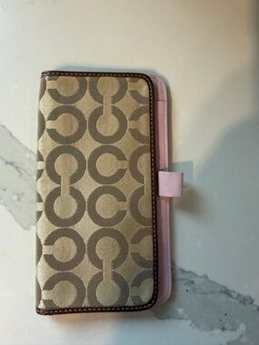 Classic Logo-Print Coach Cheque Book with Pink Leather